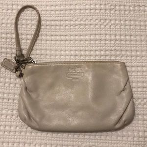 🌵White wristlet bag by Coach🌵